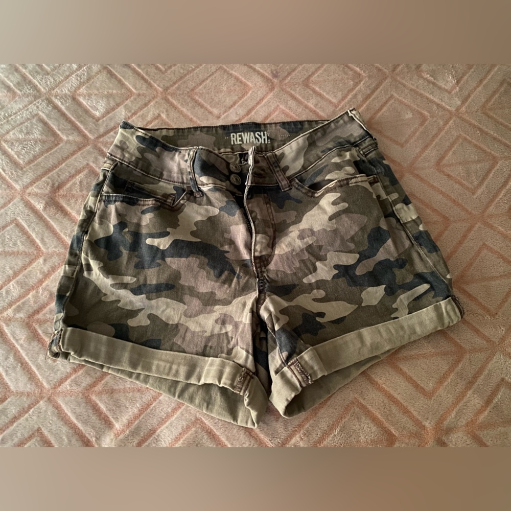 REWASH camouflage jean shorts size 3/26